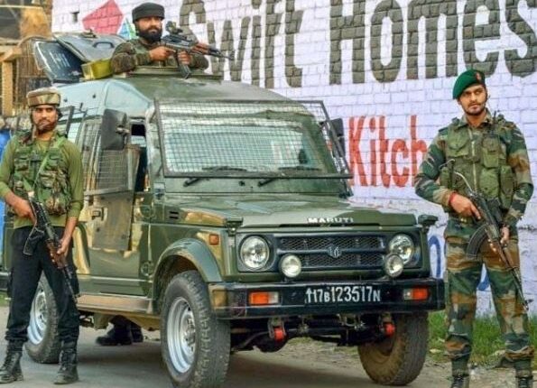 بھارتی فوج کی ریاستی دہشت گردی میں 5کشمیری نوجوان شہید؛ 2 فوجی بھی مارے گئے