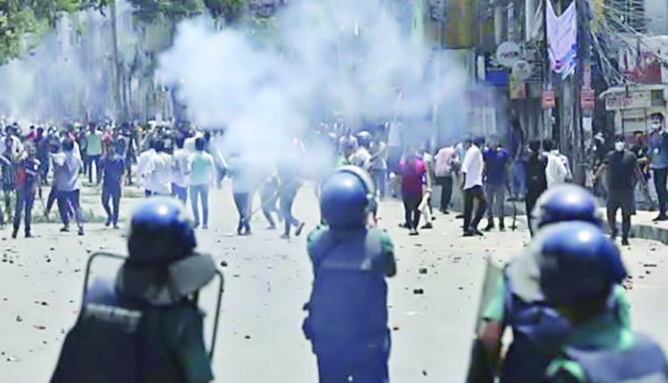 بنگلادیش میں احتجاجی طلبا کو دیکھتے ہی گولی مارنے کا حکم