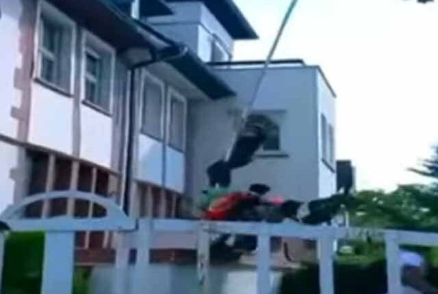 جرمنی میں پاکستانی قونصل خانے پر افغان شہریوں کا دھاوا