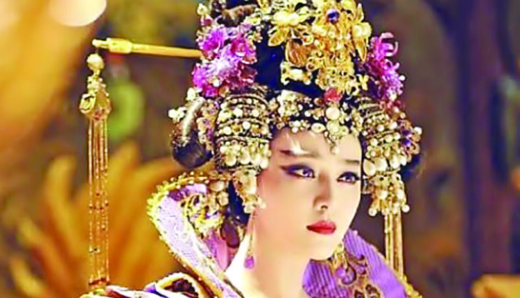 دنیا کی امیر ترین خاتون سامنے آگئی