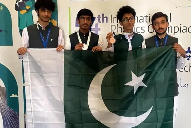 پاکستان نے فزکس اولمپیاڈ 2024 میں 3 کانسی کے تمغے جیت لئے