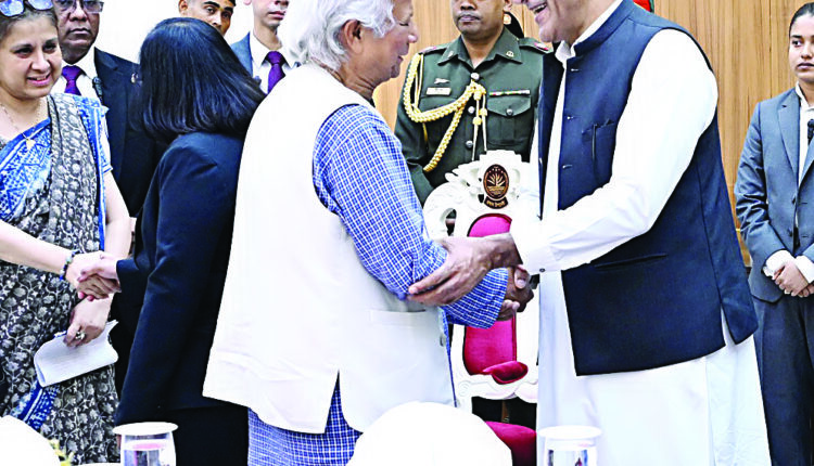 بنگلہ دیش عبوری حکومت کے سربراہ سے پاکستانی ہائی کمشنر کی ملاقات