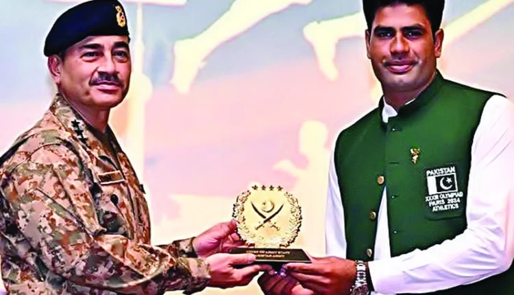 ارشد ندیم کی تاریخی کامیابی کی مناسبت سے جی ایچ کیو میں شاندار تقریب