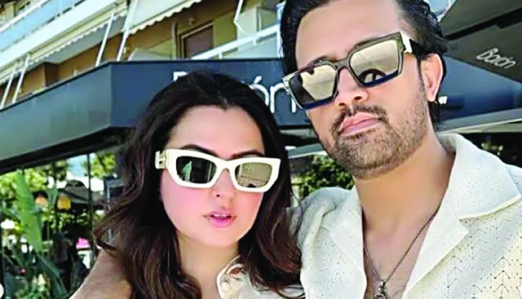 عاطف اسلم نے اہلیہ کے ساتھ خوبصورت تصاویر شیئر کر دیں